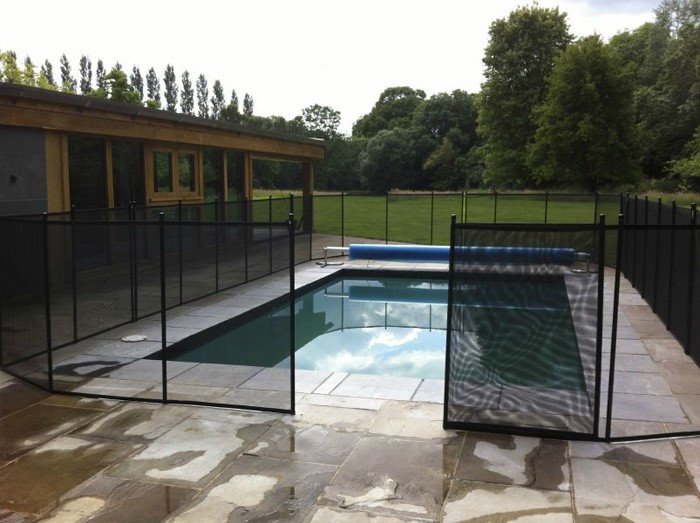 temporary swimming safety pool gate 4