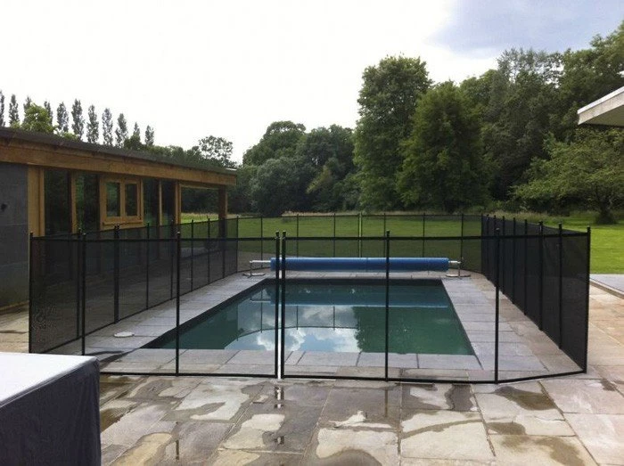 temporary swimming safety pool gate 3